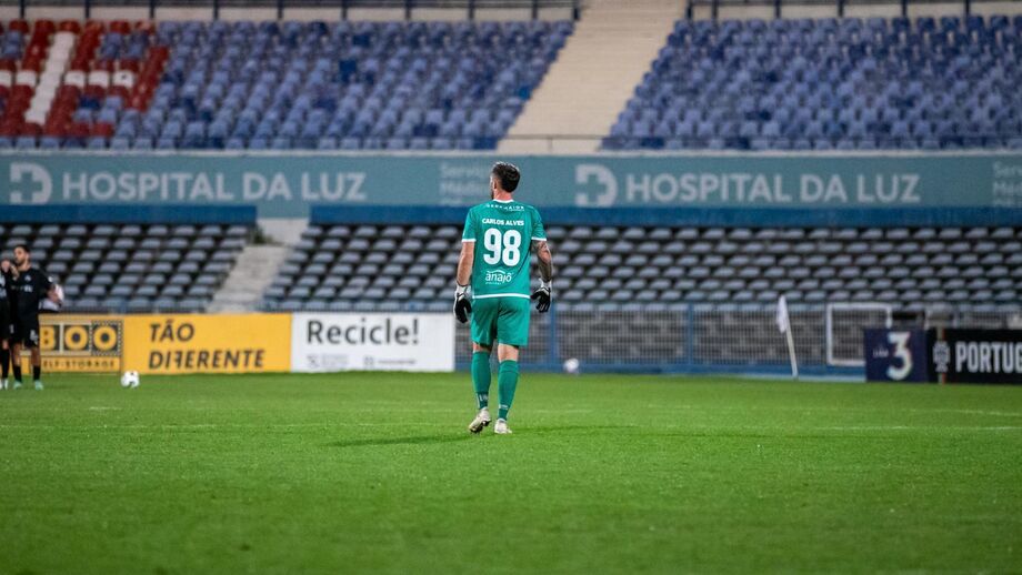 Carlos Alves continua na Briosa