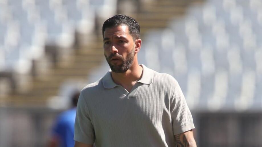 Mika, técnico de 38 anos