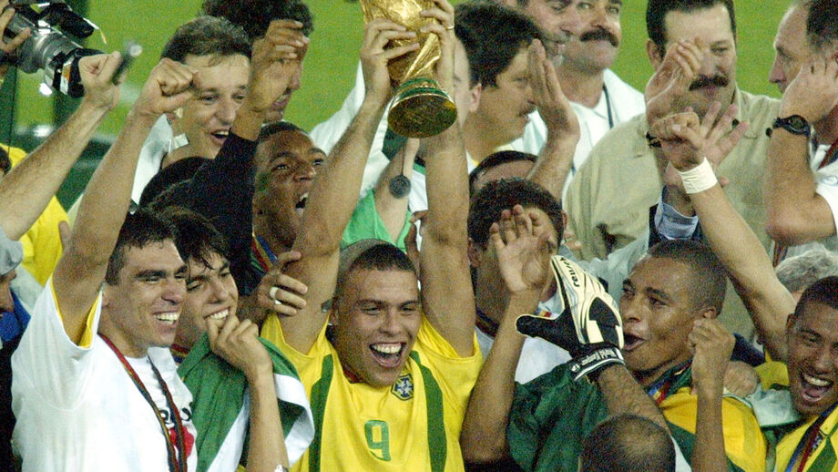 Jogadores brasileiros festejam a conquista do Mundial'2002