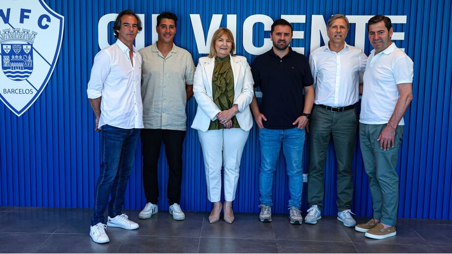 Luís Ricardo e Francisco Senra (à direita) representaram o Gil Vicente no protocolo