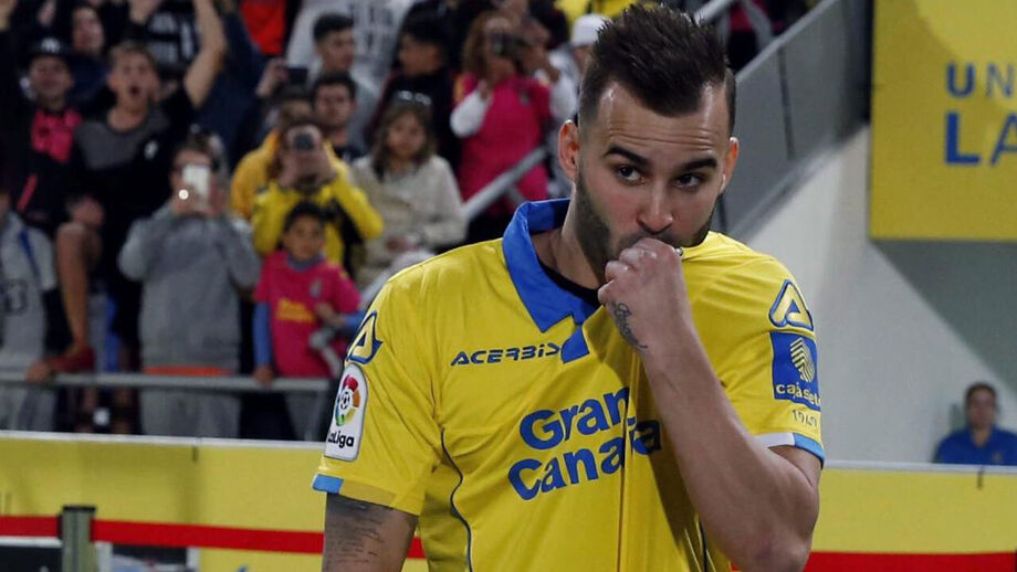 Jesé Rodríguez beija o sómbolo do Las Palmas 