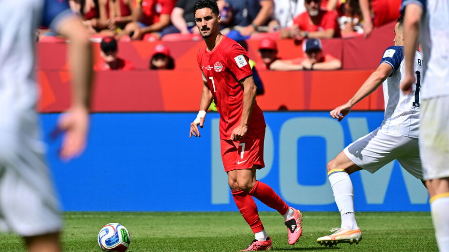 Stephen Eustáquio durante o Canadá-Bósnia e Herzegovina