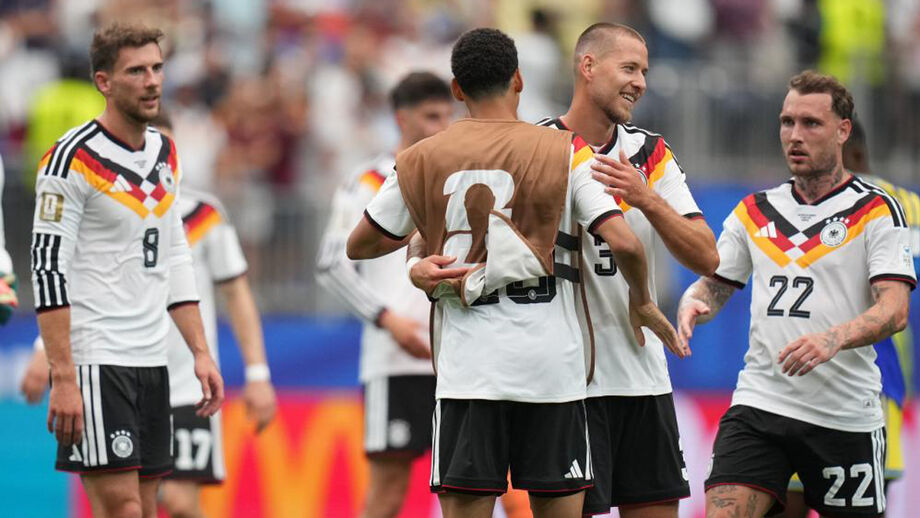 Jogadores alemães fazem a festa durante a goleada a Curaçau