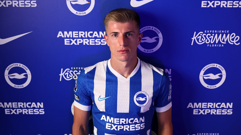 Costinha com a camisola do Brighton