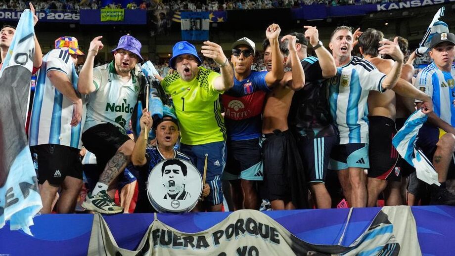 Adeptos da Argentina no jogo com a Argélia