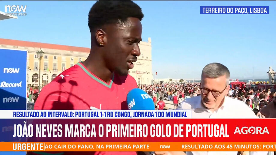 Antigo avançado assiste ao jogo no Lisboa Football Arena