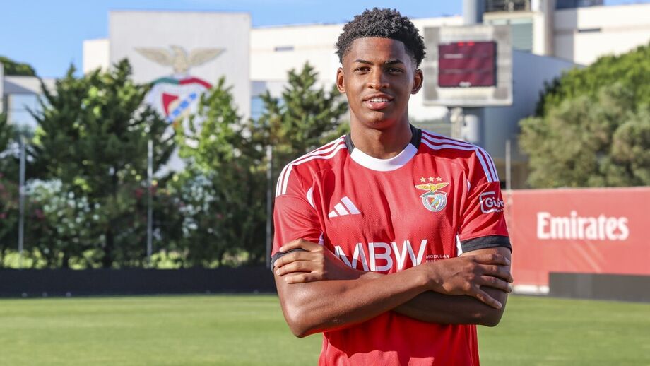 Dilan Neves renova com o Benfica
