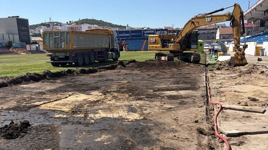 Renovação do relvado do Manuel Marques já arrancou
