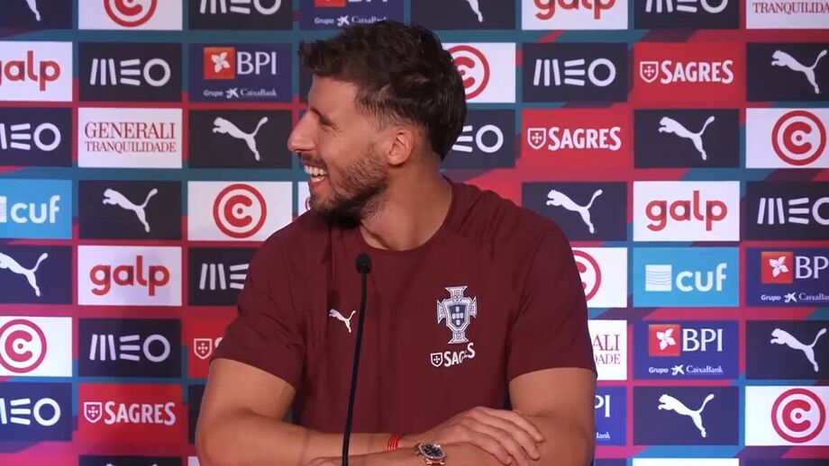 Momento provocou risadas ao central português