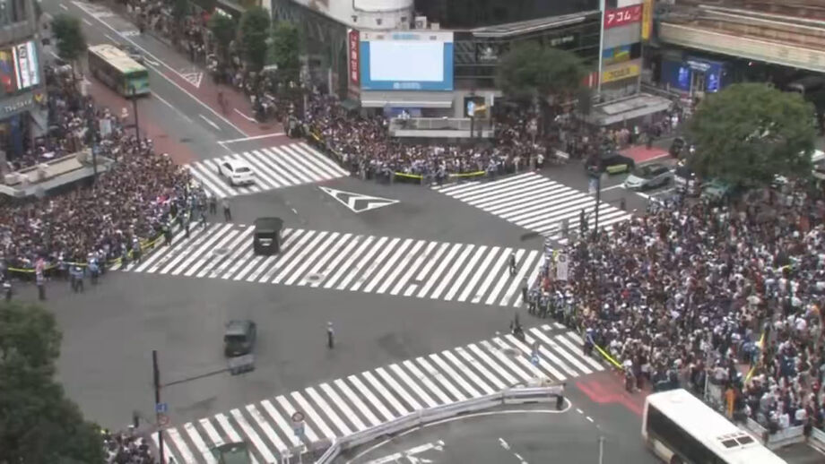 Em Shibuya, nipónicos celebraram assim o triunfo sobre a Tunísia
