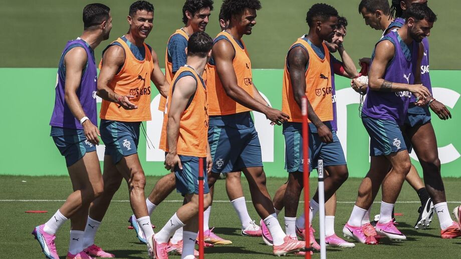 Acompanhe os primeiros 15 minutos dos trabalhos tendo em vista o jogo com o Uzbequistão