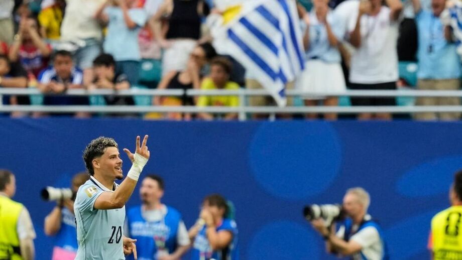 Maxi Araújo festejou 'à pistoleiro'