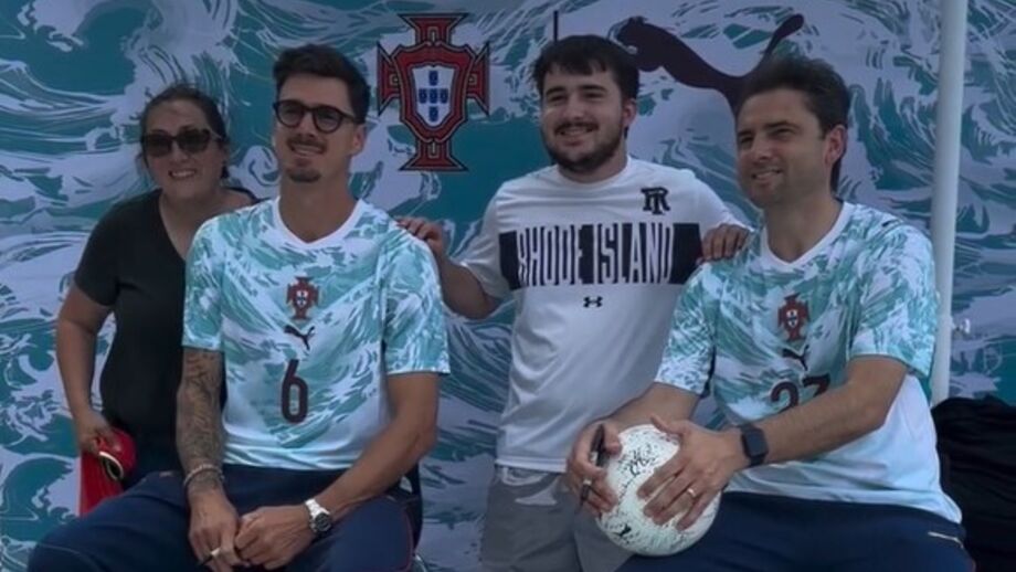 Ex-internacionais lusos deram autógrafos e distribuíram simpatia