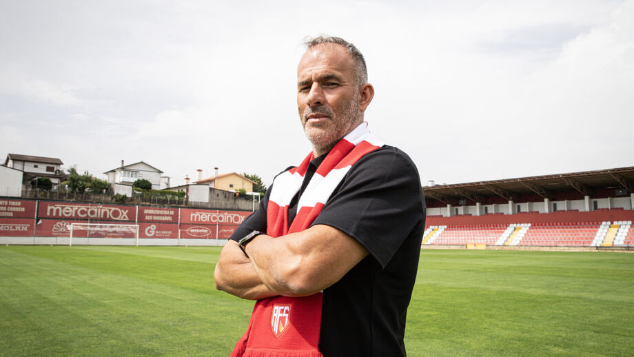 Sérgio Fonseca apresentado como novo treinador do AVS SAD
