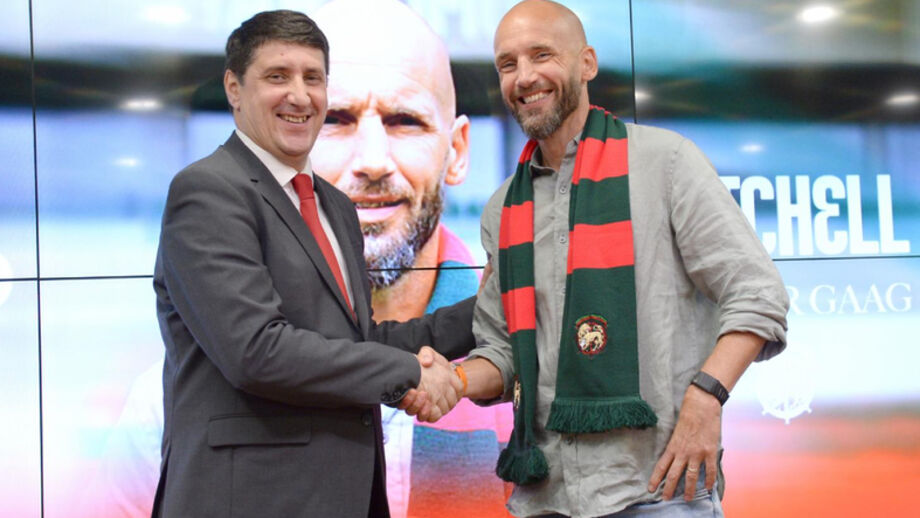 Carlos André Gomes com Van Der Gaag na apresentação do treinador