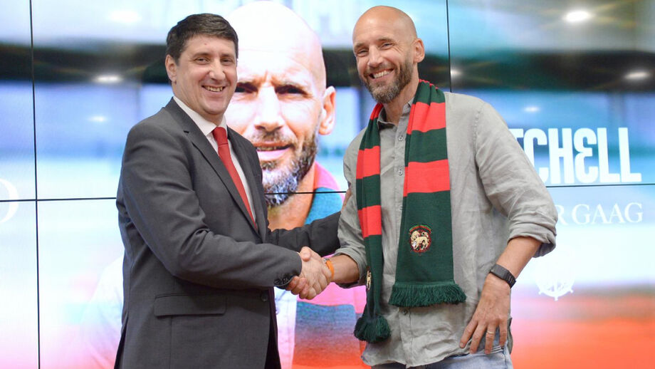 Carlos André Gomes com Van Der Gaag na apresentação do treinador