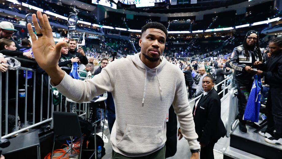 Giannis Antetokounmpo diz adeus aos Bucks