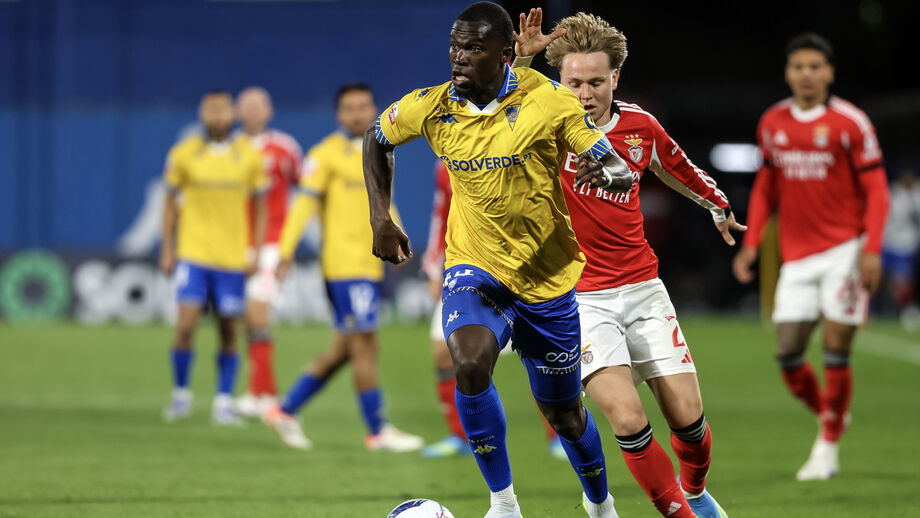 Kévin Boma em jogo contra o Benfica