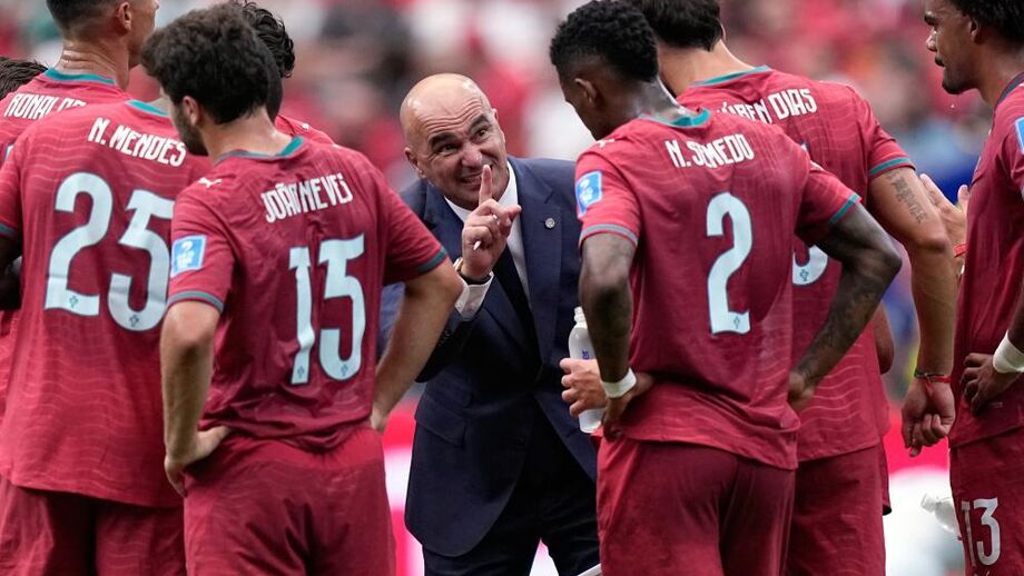 Roberto Martínez no jogo com o Uzbequistão