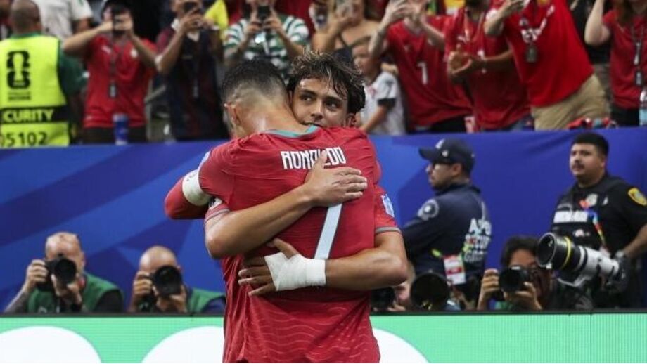 João Félix com Ronaldo