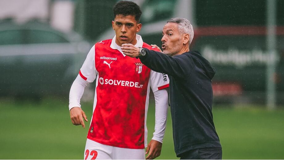 Thiago Helguera volta a não contar para o técnico Carlos Vicens