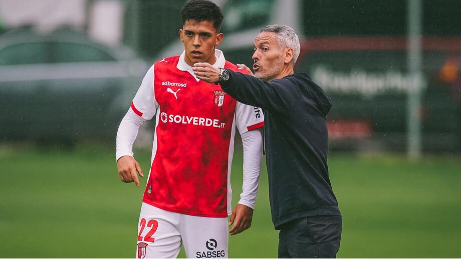 Thiago Helguera não entrava nas contas de Carlos Vicens, treinador do Sp. Braga