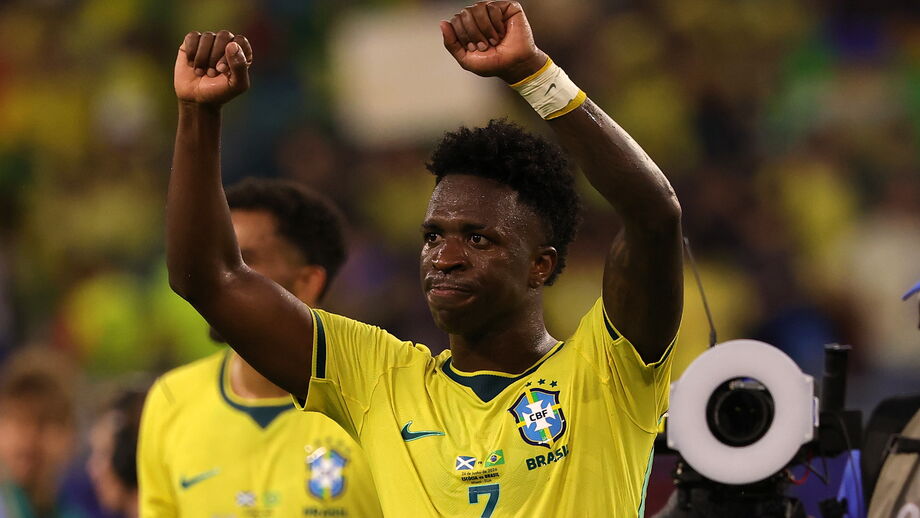 Vinícius Jr. bisou contra a Escócia