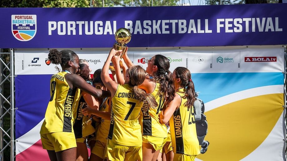 Competição tem equipas femininas e masculinas.