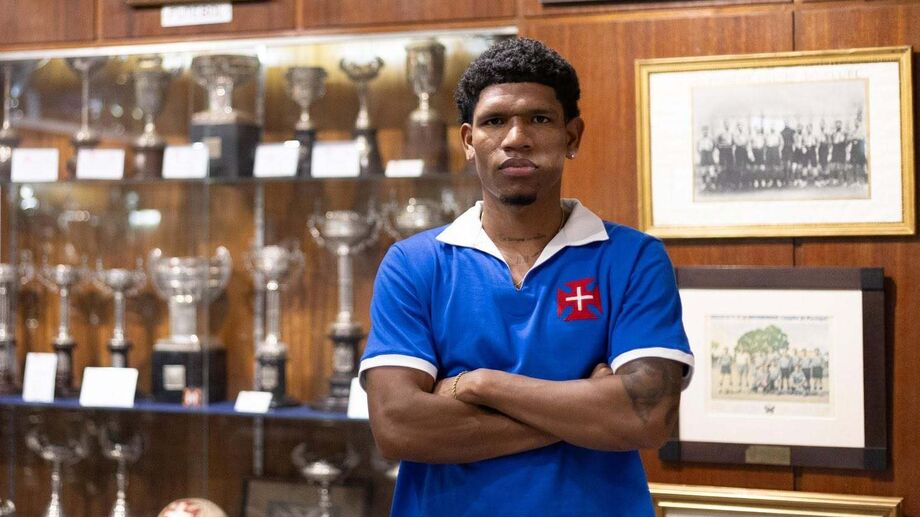 David Herrera já vestido à Belenenses