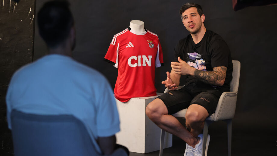 Lucas Ordoñez à conversa com o jornalista Rafael Godinho