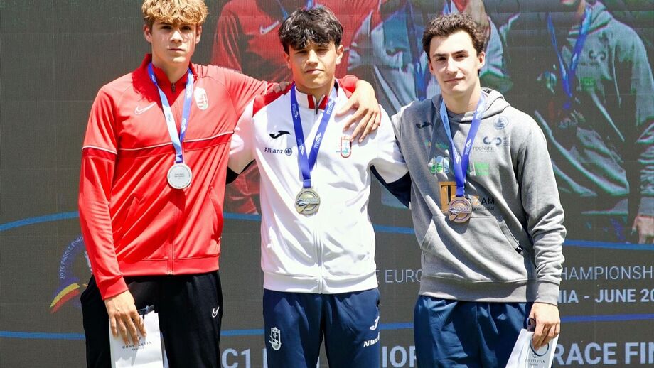 Gabriel Fernandes com a medalha de ouro