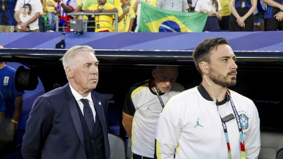 Carlo Ancelotti ao lado do filho Davide