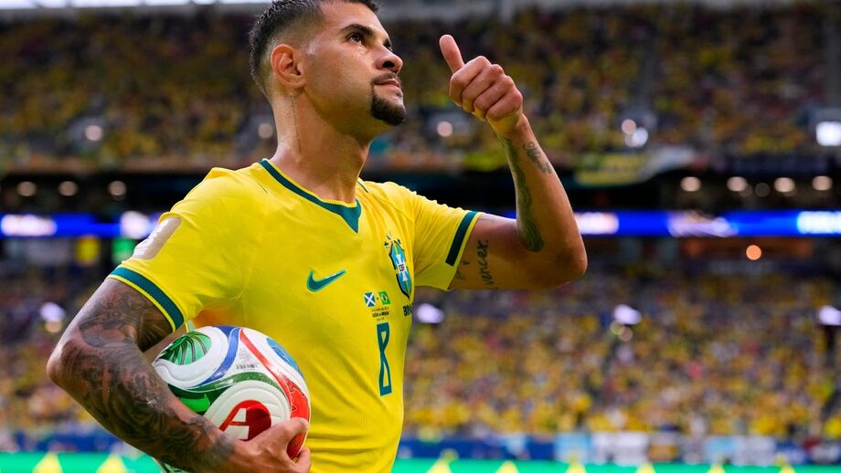 Newcastle rejeita oferta por Bruno Guimarães