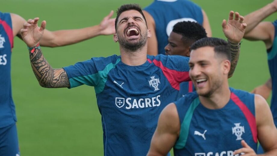 Rúben Neves ainda não jogou mas mantém boa disposição