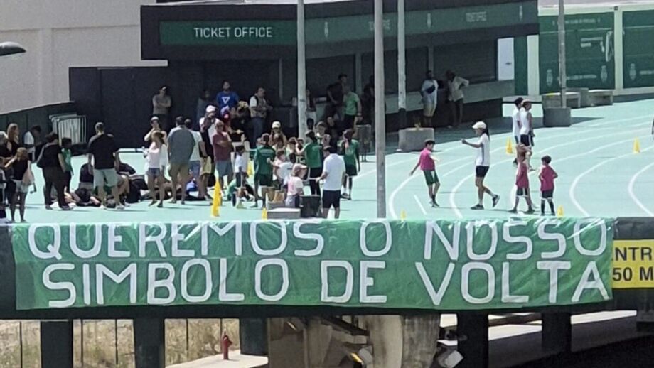 A tarja deixada pela Torcida Verde