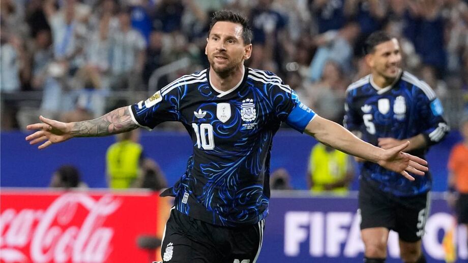 Lionel Messi festeja frente à Jordânia