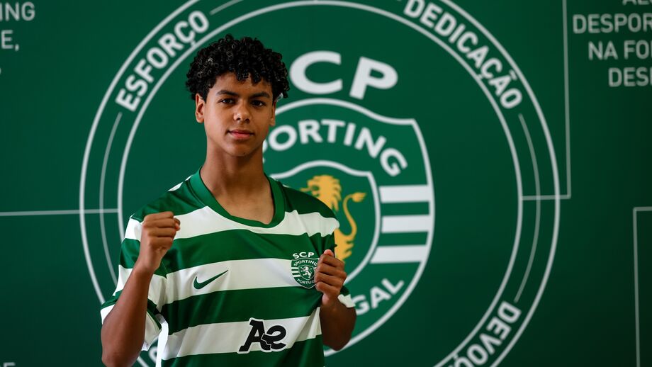 Gabriel Teixeira de leão ao peito