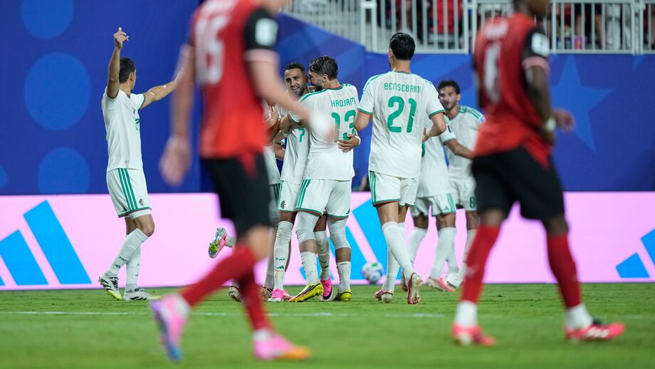 Mahrez após marcar no Argélia-Áustria
