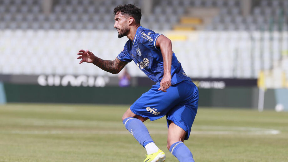 Simon Elisor vai trocar o Famalicão pelo Universitatea Craiova