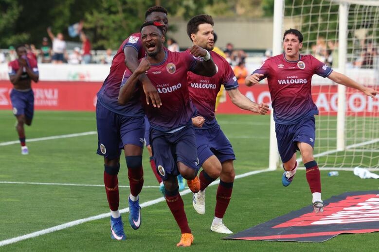 Stopira celebra golo