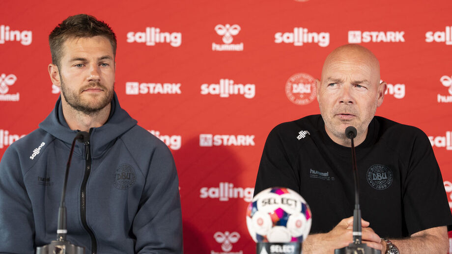 Joachim Andersen com Brian Riemer, selecionador da Dinamarca