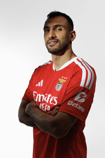 Pavlidis e a camisola do Benfica para 2026/27
