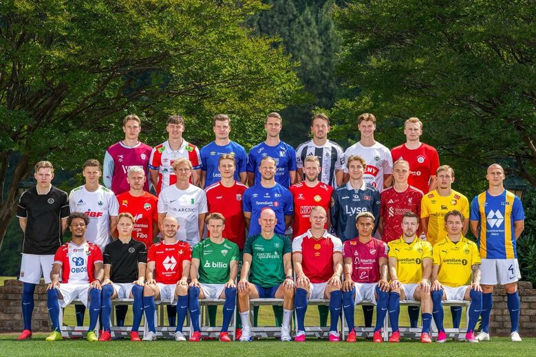 Jogadoes convocados com as camisolas de formação