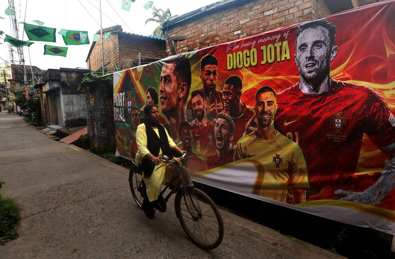 Em Howrah, nos arredores de Calcutá, há um mural com Cristiano Ronaldo e companhia