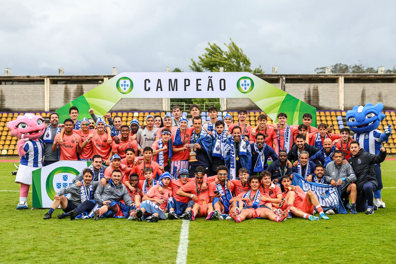 Depois de a equipa sub-19 ter sido campeã, os sub-17 e os sub-15 seguiram-lhe as pisadas