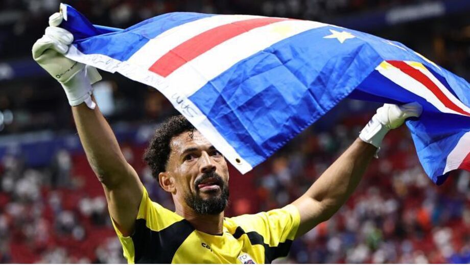 Vozinha com a bandeira de Cabo Verde