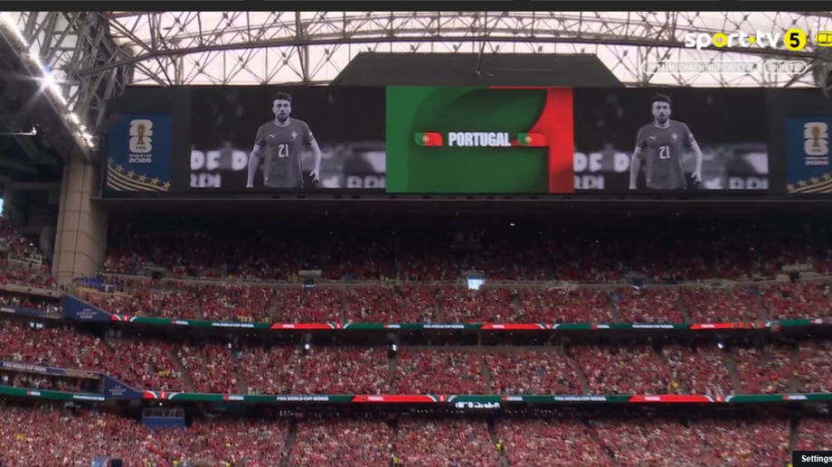 Imagem de Diogo Jota foi exibida no ecrã em Houston após hino nacional