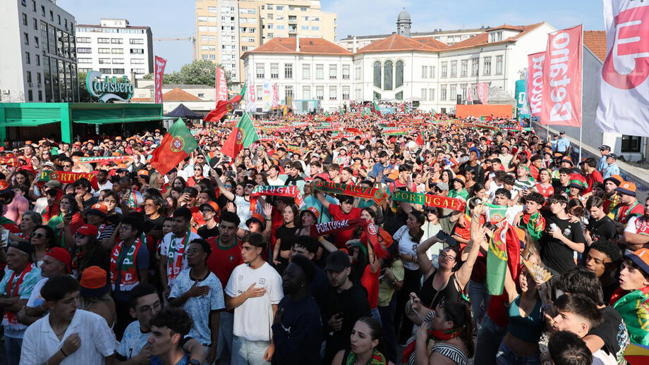 Ambiente ao rubro: as imagens da festa na Fan Zone Betano em Gaia