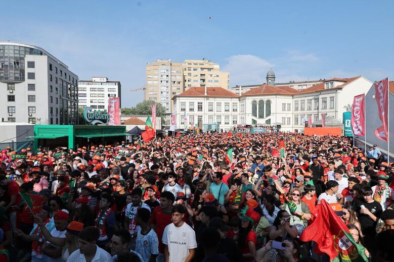 Fan Zone Betano completamente cheia