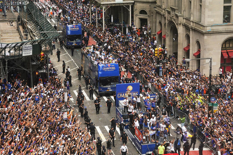 Ruas de Nova Iorque encheram para festejar o título dos NY Knicks